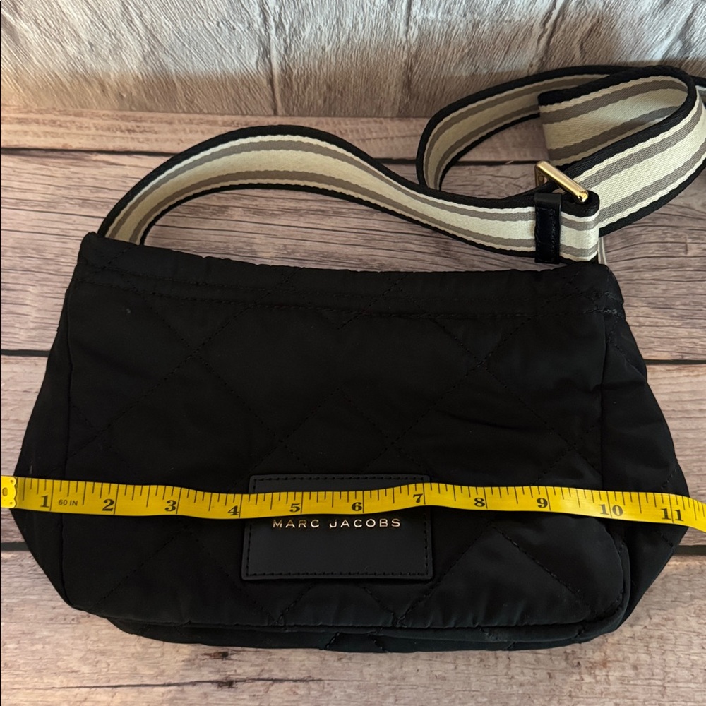 Marc Jacob’s Mini Puffer Crossbody - Picture 7 of 8